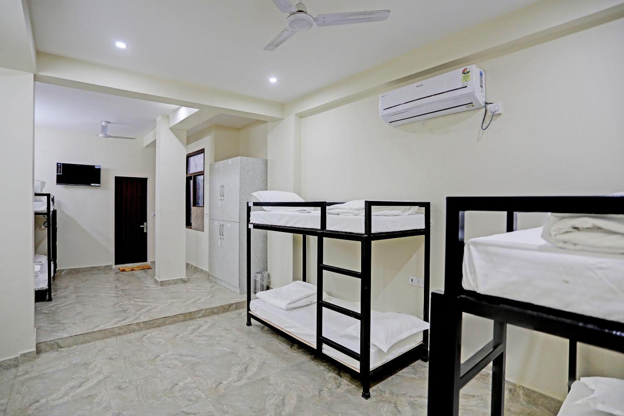 Hotel S B Inn-Near New Delhi Train Station Exterior foto