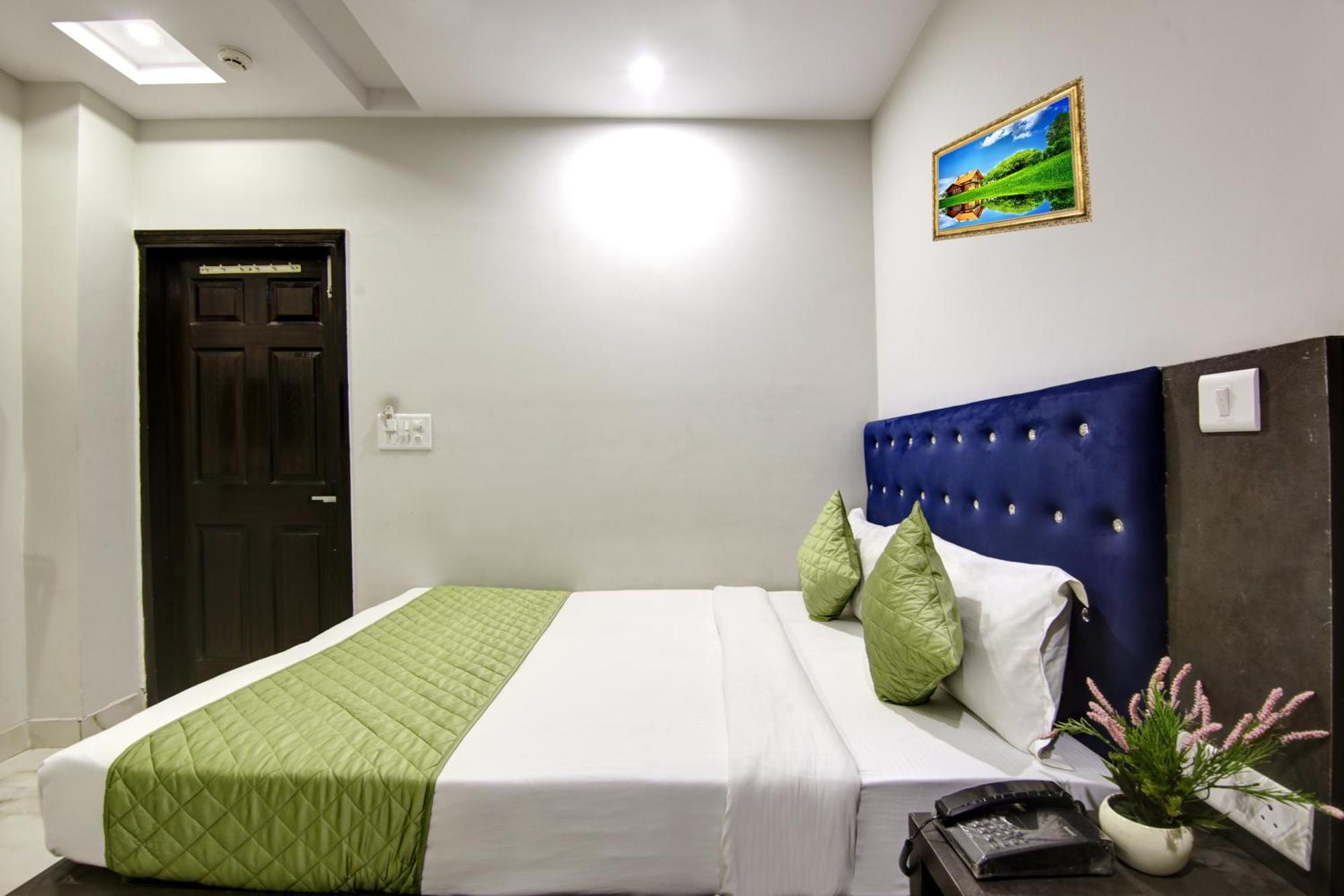 Hotel S B Inn-Near New Delhi Train Station Exterior foto