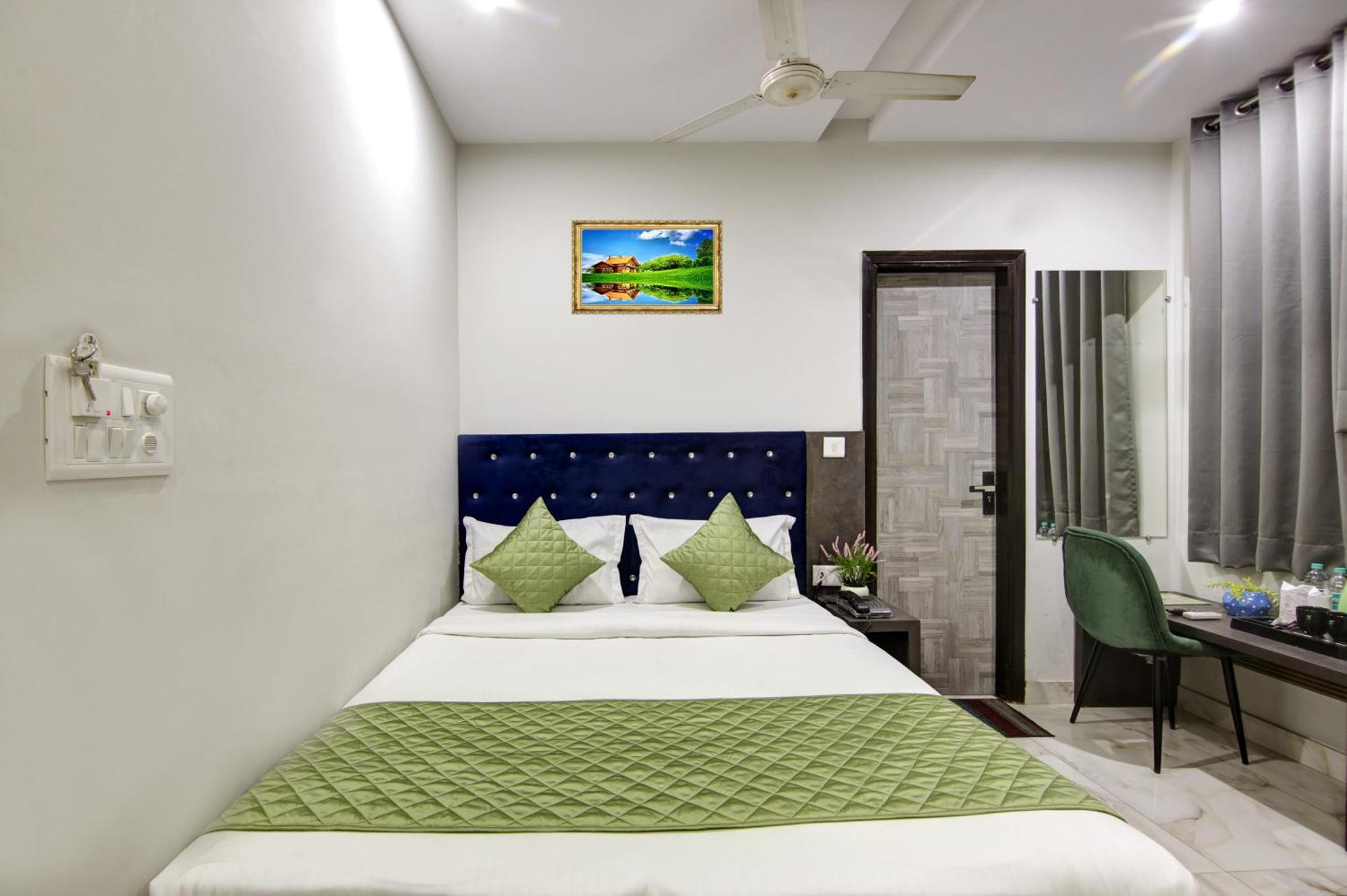 Hotel S B Inn-Near New Delhi Train Station Exterior foto